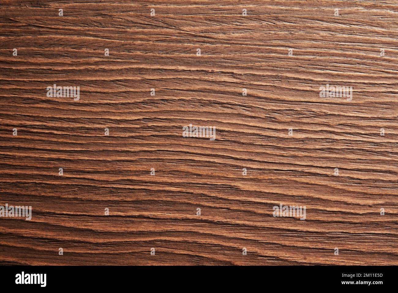 Patrón de textura áspera de madera marrón oscuro. Fondos de material abstracto Foto de stock