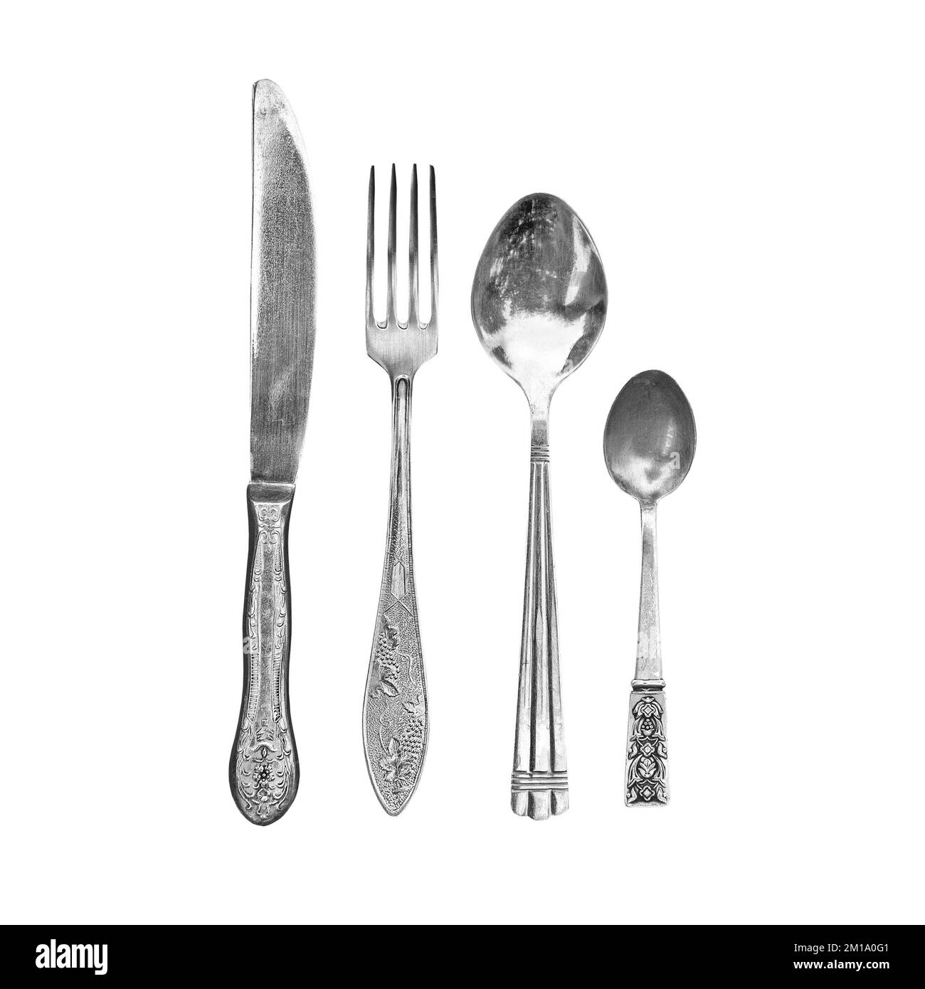 Juego de cubiertos vintage utensilios de cocina aislados sobre fondo blanco, cuchillo, tenedor y cuchara vista superior Foto de stock