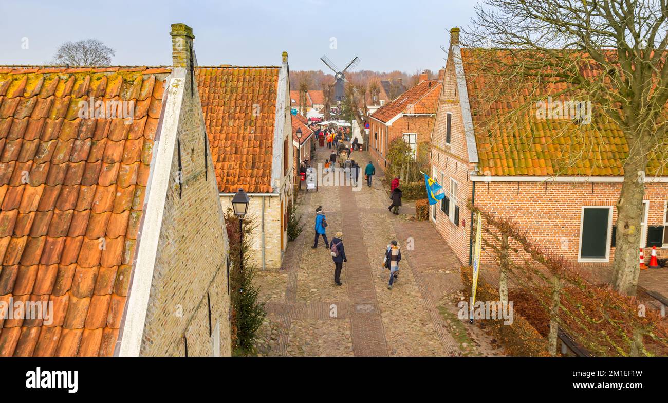 Panorama de las casas históricas en invierno en Bourtange, Países Bajos Foto de stock