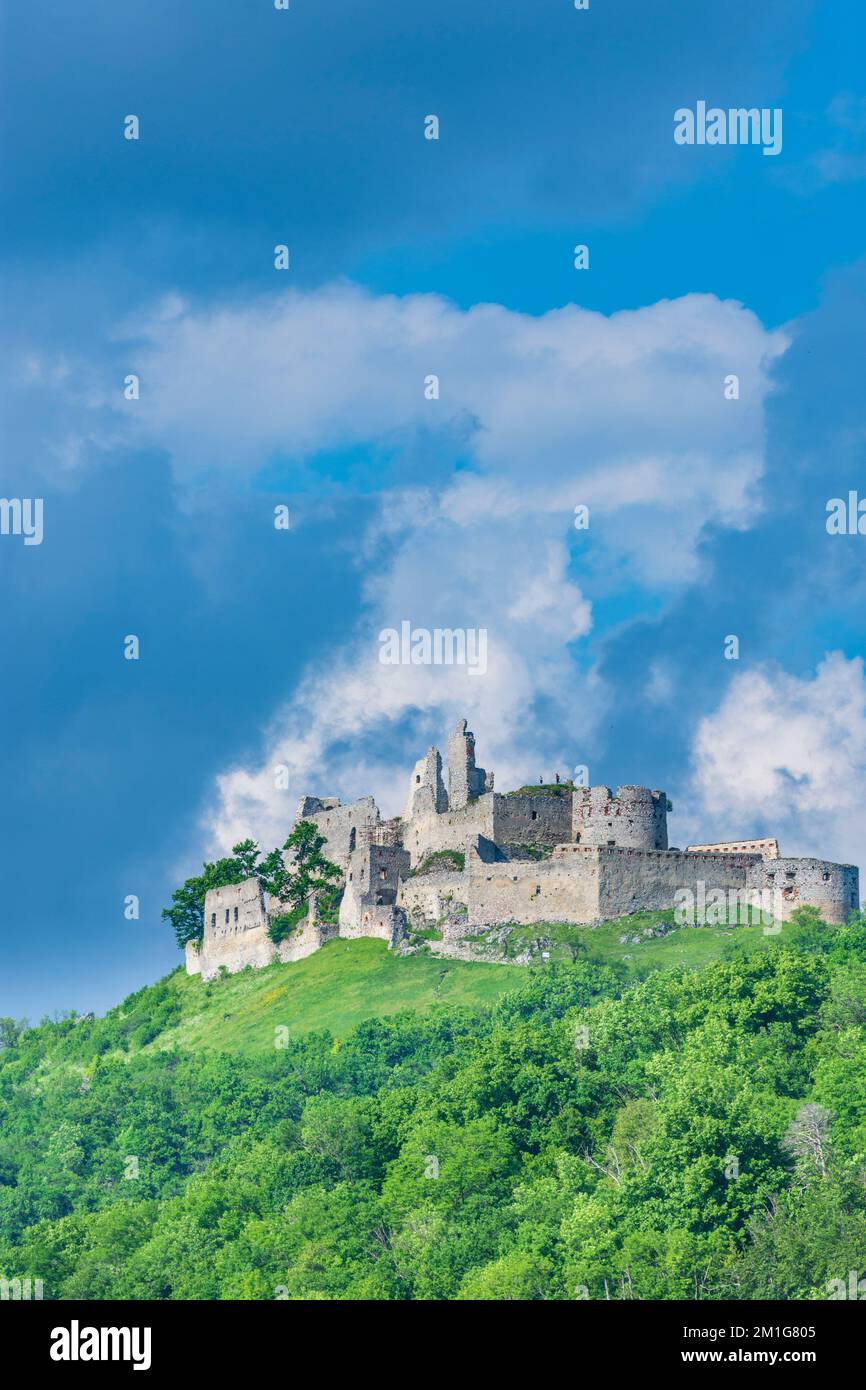 Plavecke Podhradie (Blasenstein, Plasenstein): Castillo de Plavecky (Burg Blasenstein) en Male Karpaty (Pequeños Cárpatos), , Eslovaquia Foto de stock