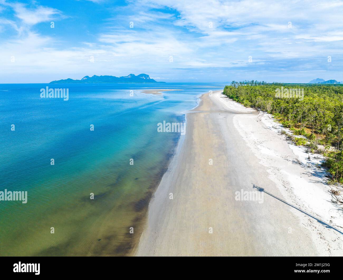 Vista aérea de bancos de arena en la playa de Yong Ling, Hat Yong Ling y Hat San, en Trang, Tailandia Foto de stock