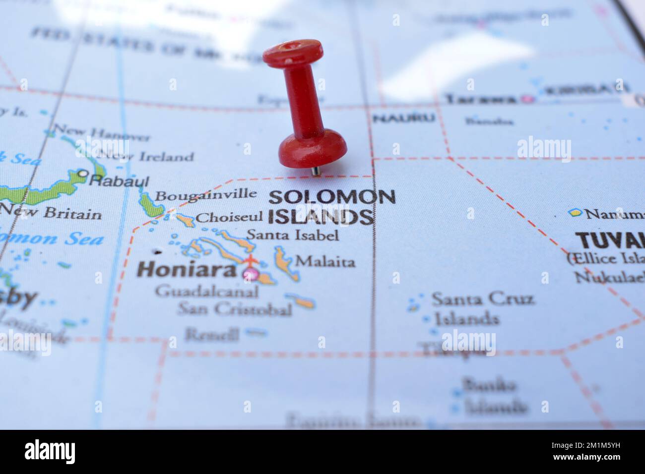 Red Push Pin apuntando a la ubicación de Islas Salomón Mapa del mundo  Primer plano Ver fotografía de stock Fotografía de stock - Alamy