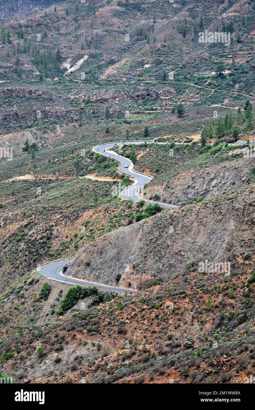 Carretera sinuosa de montaña en el valle de San Bartolomé de Tirajana, Gran Canaria Foto de stock