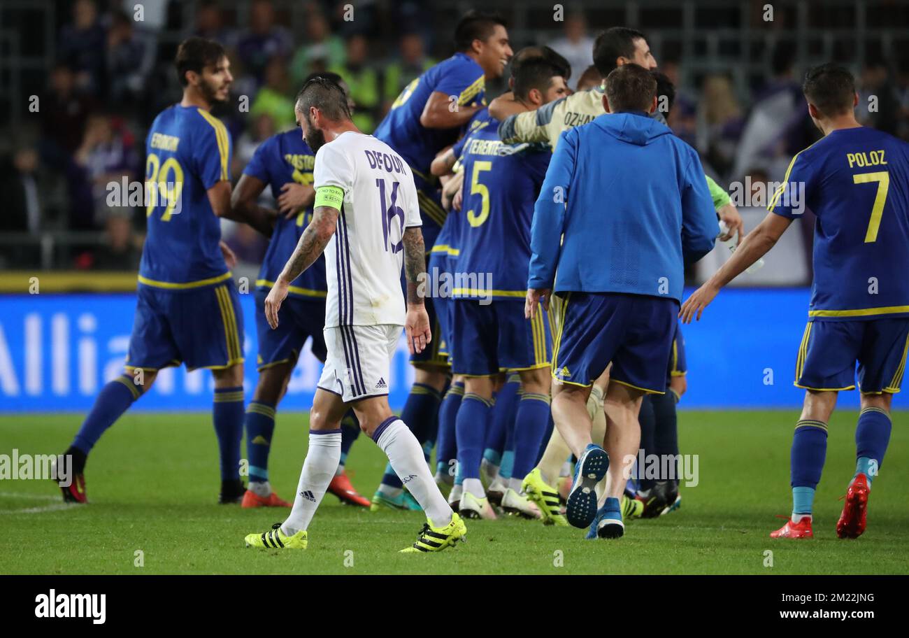 Steven Defour, de Anderlecht, parece abatido después de la vuelta de la  tercera ronda de clasificación para la competición de la Champions League  entre el equipo belga de fútbol de primera liga