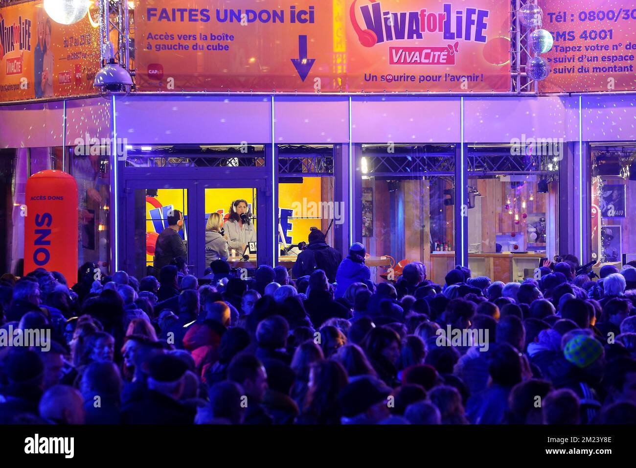 La ilustración muestra el comienzo de la acción benéfica 'Viva for Life',  organizada por la estación de radio VivaCite, parte de la emisora de radio  y televisión pública belga de habla francesa