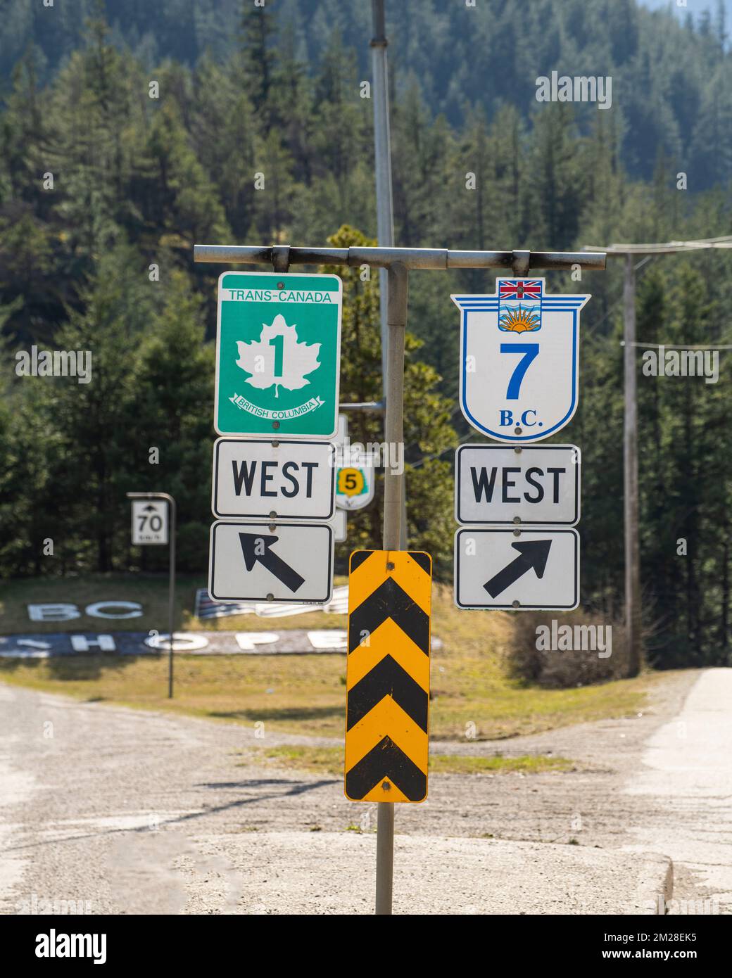 Señales de cruce de autopista en Hope, Columbia Británica, Canadá Foto de stock