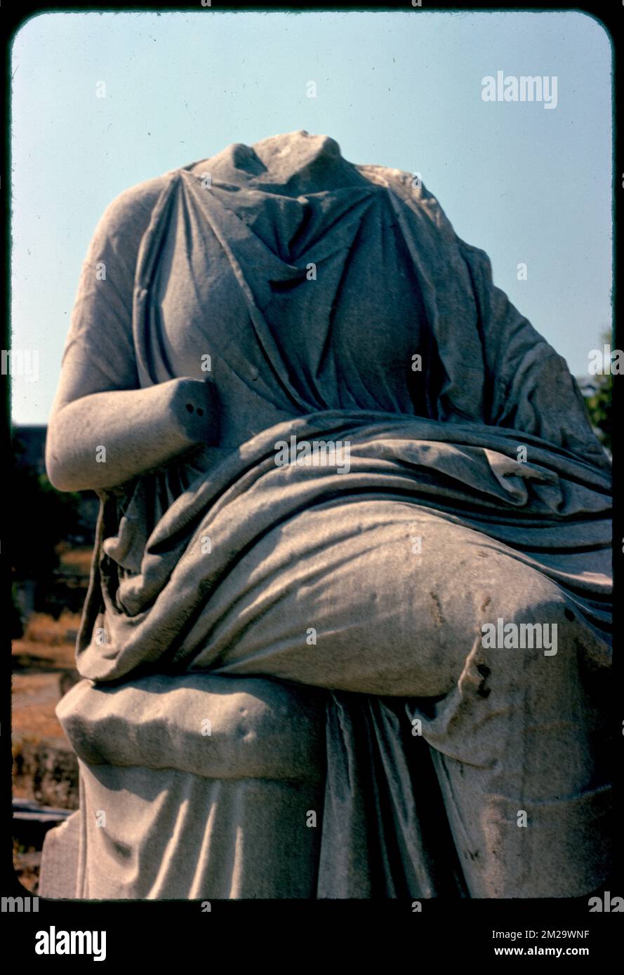 Escultura clásica, probablemente en Kerameikos, Atenas, Grecia, Escultura. Colección Edmund L. Mitchell Foto de stock