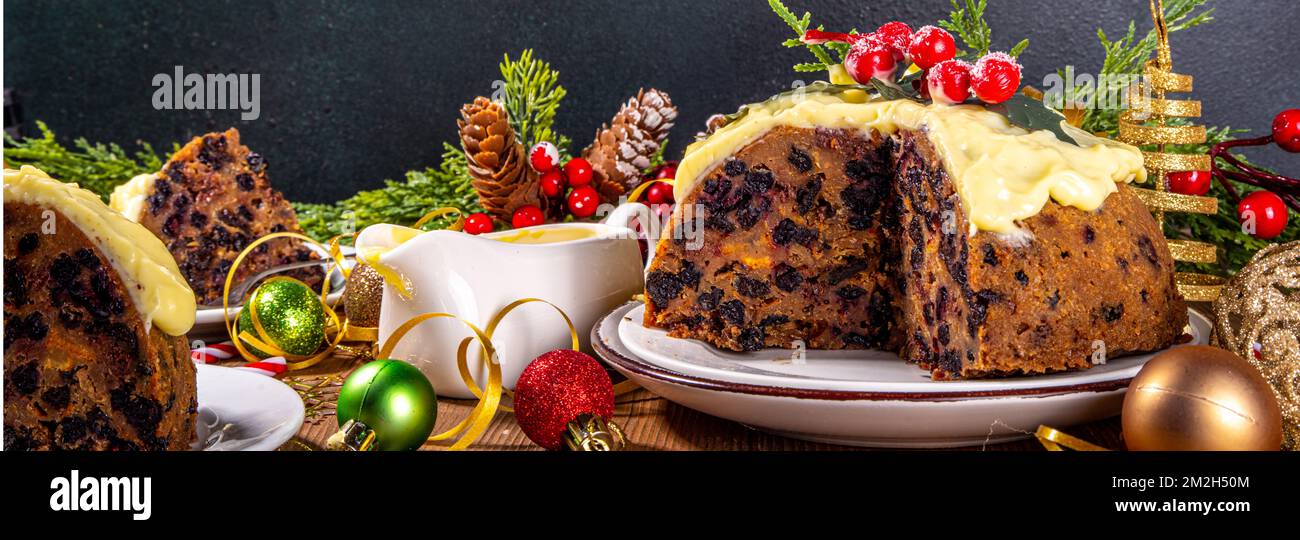 Postre de pudín inglés tradicional de Navidad. Pudín de frutas casero