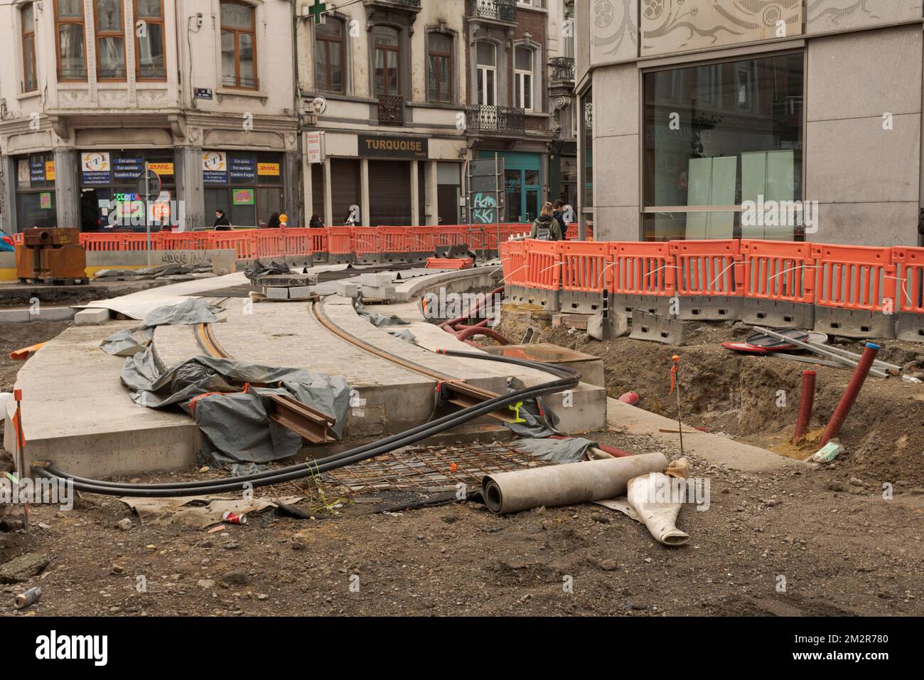 Lieja. Valonia Bélgica 31102021. Nuevas vías de tranvía. Colocación