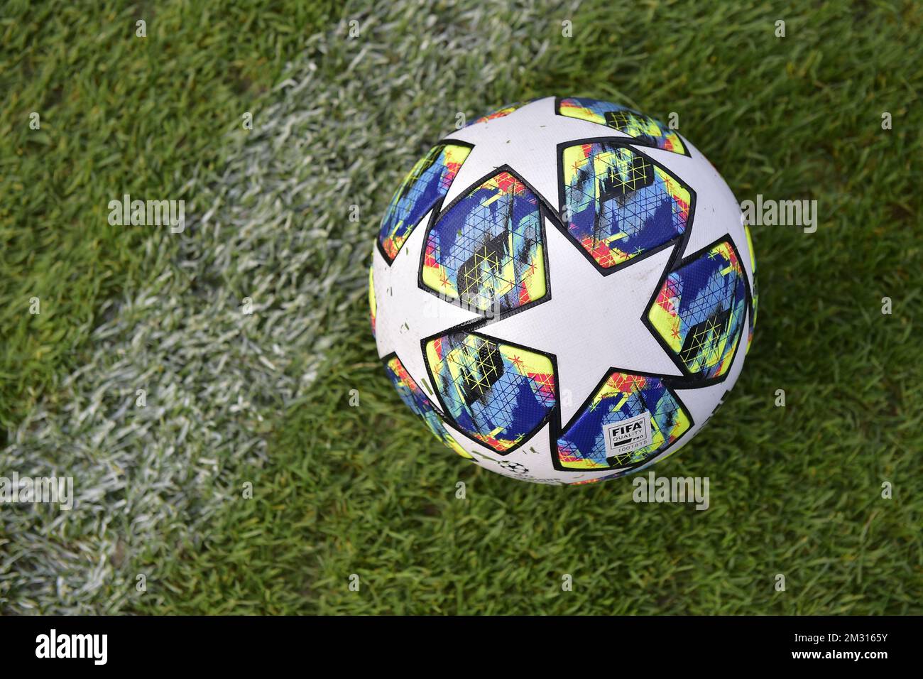 Incorporar clon Inactividad La ilustración muestra el balón oficial de la Liga de Campeones Adidas  Finale 19 durante una sesión de entrenamiento del equipo belga de fútbol  KRC Genk, martes 22 de octubre de 2019