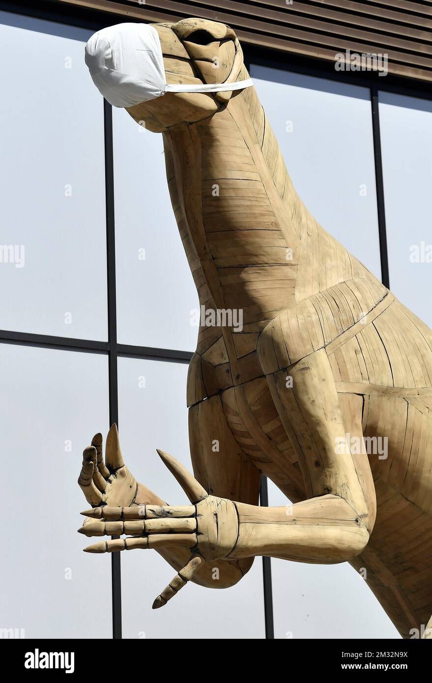 Dinosaur mask fotografías e imágenes de alta resolución - Página 2 - Alamy