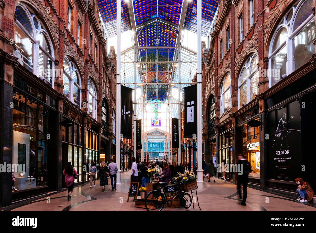 Victoria Leeds es un distrito comercial y zona de ocio en el centro de Leeds, que comprende la urbanización Victoria Gate de 2016, y el barrio Victoria Quarter, una empresa de turismo Foto de stock