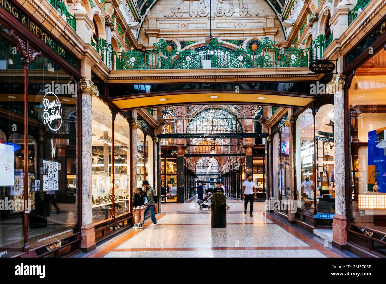 Victoria Leeds es un distrito comercial y zona de ocio en el centro de Leeds, que comprende la urbanización Victoria Gate de 2016, y el barrio Victoria Quarter, una empresa de turismo Foto de stock