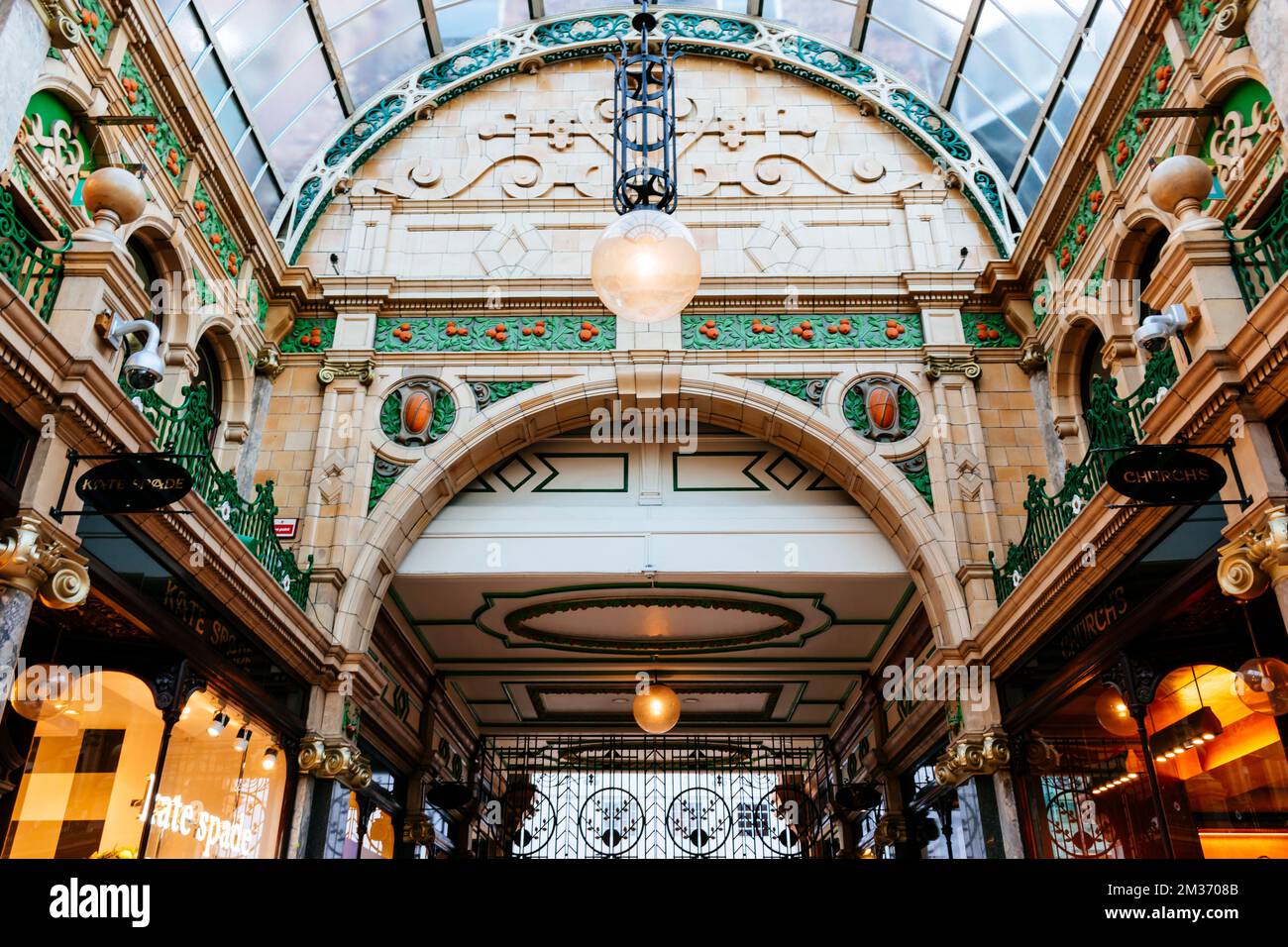 Victoria Leeds es un distrito comercial y zona de ocio en el centro de Leeds, que comprende la urbanización Victoria Gate de 2016, y el barrio Victoria Quarter, una empresa de turismo Foto de stock