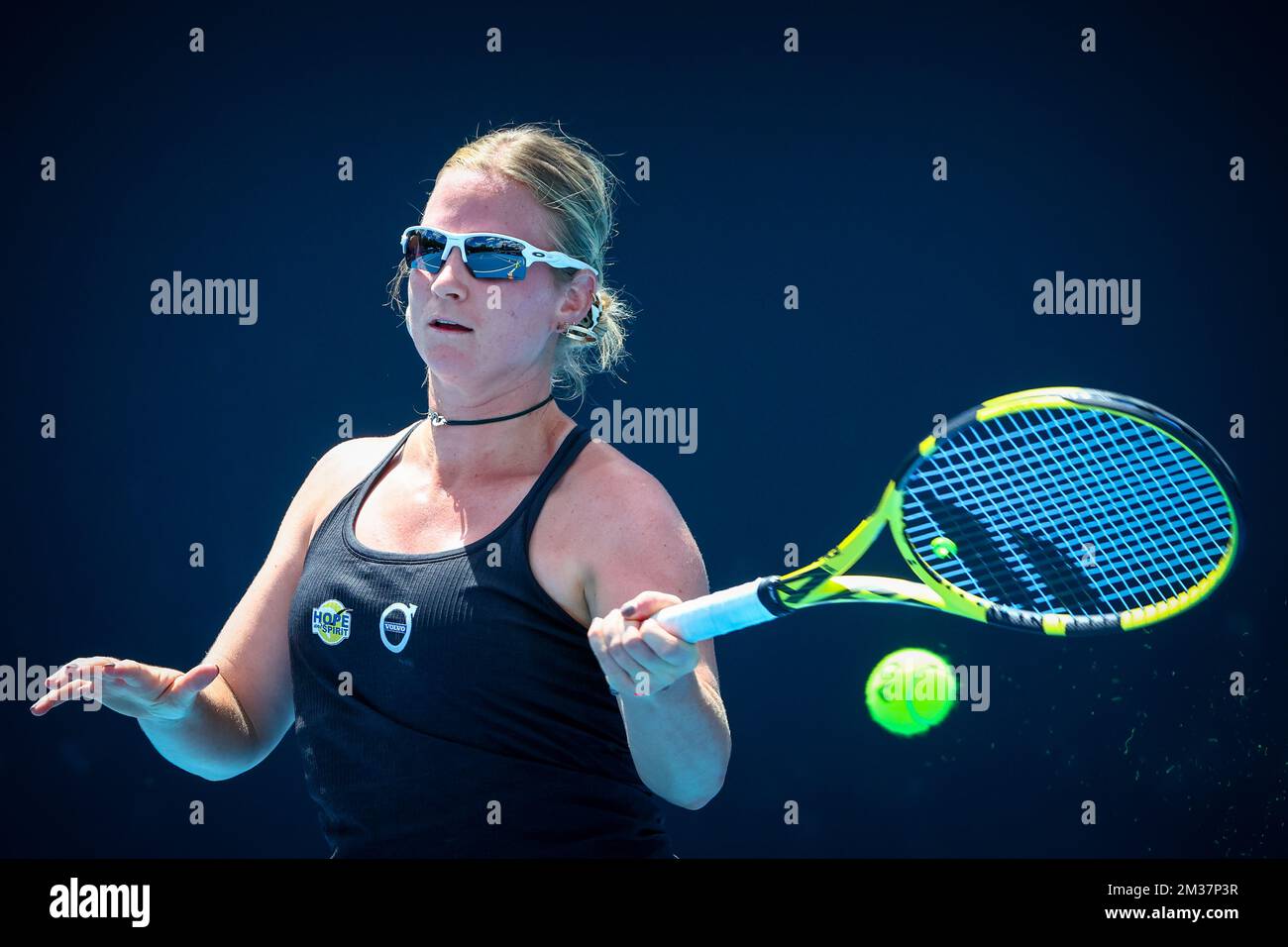 Ysaline Bonaventure (WTA 235) fotografiado en acción durante un partido de  tenis entre el belga Bonaventure (WTA 235) y el holandés Hartono (WTA 191),  en la segunda ronda de las calificaciones femeninas