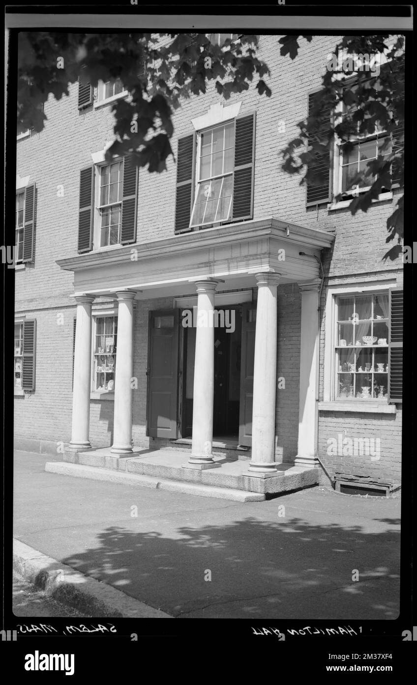 Hamilton Hall , Arquitectura, Edificios, Porches. Colección de fotografías negativas de Samuel
