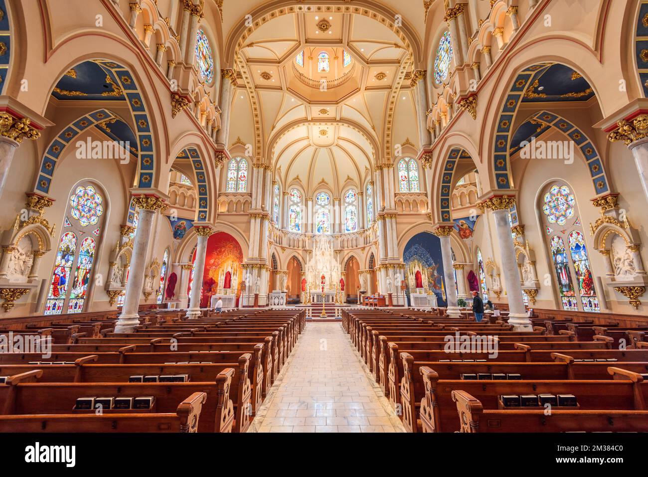 MACON, GEORGIA - 18 DE MARZO de 2016: El interior de la Iglesia Católica de San José. Foto de stock