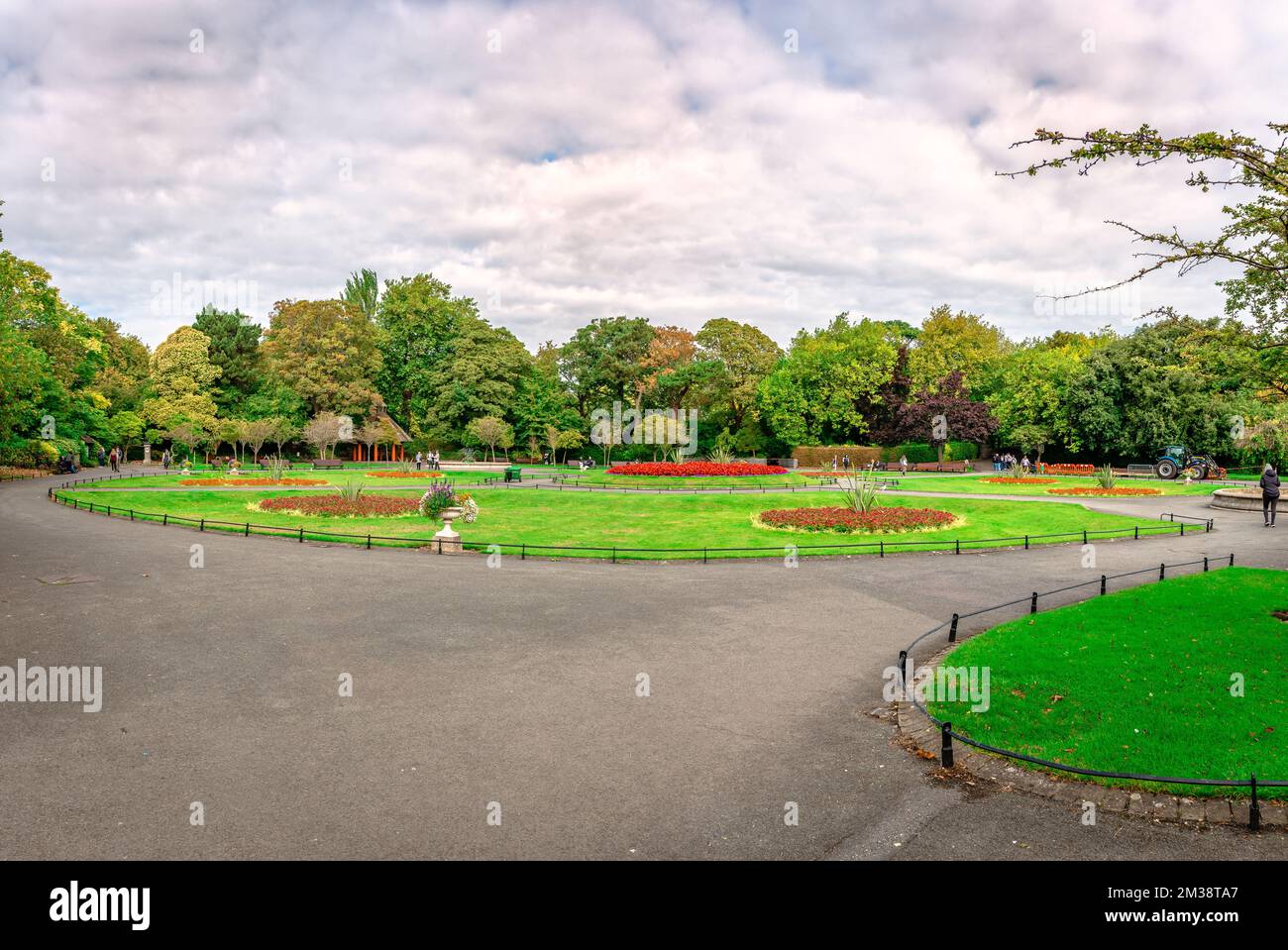 Dublín, Irlanda - 16 2022 de septiembre: Vista de St Stephen's Green, un parque público situado en el centro de la ciudad. Foto de stock