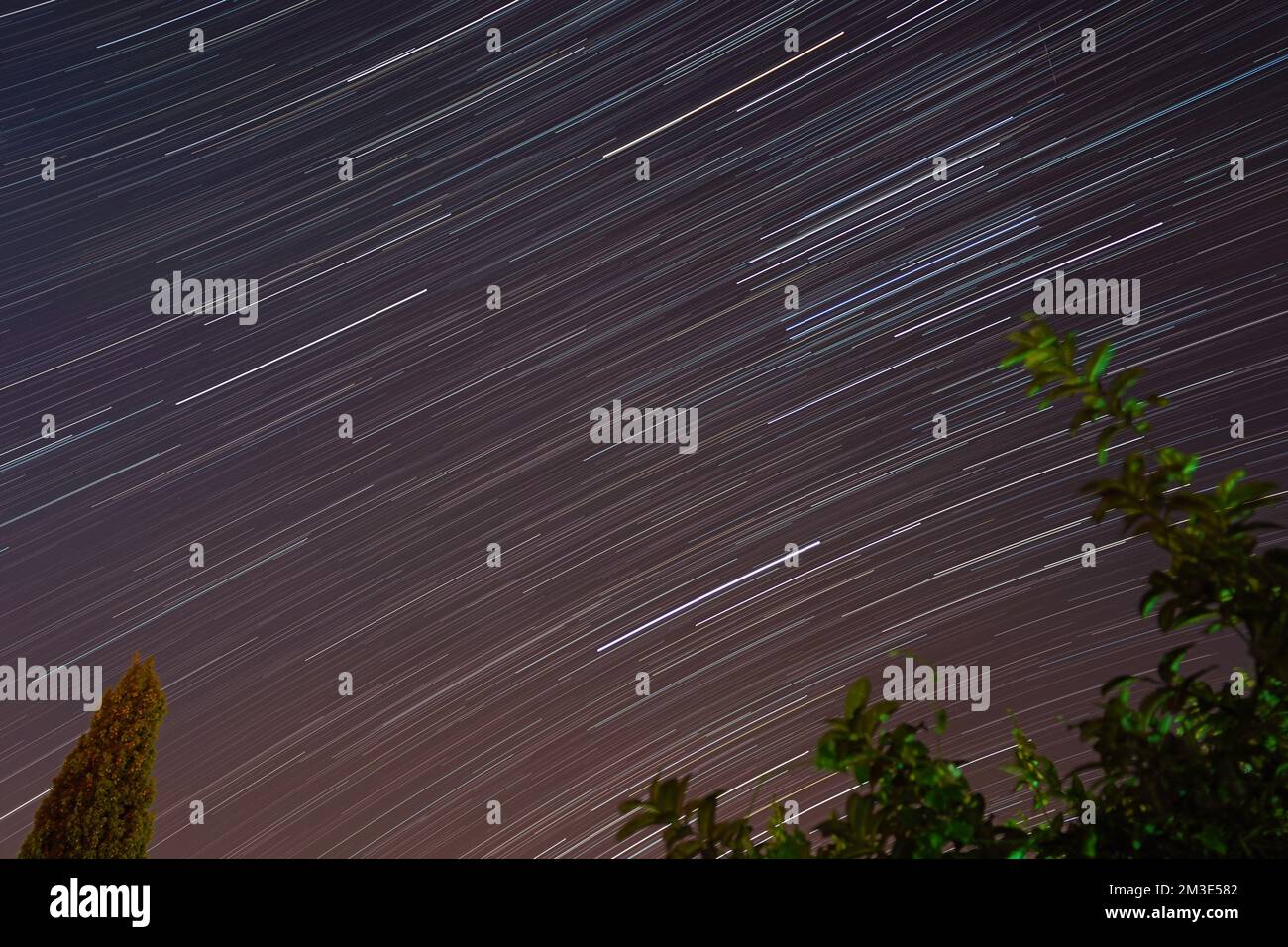 Hermosa Ruta de las Estrellas en los Cielos sobre Islamabad, Pakistán Foto de stock