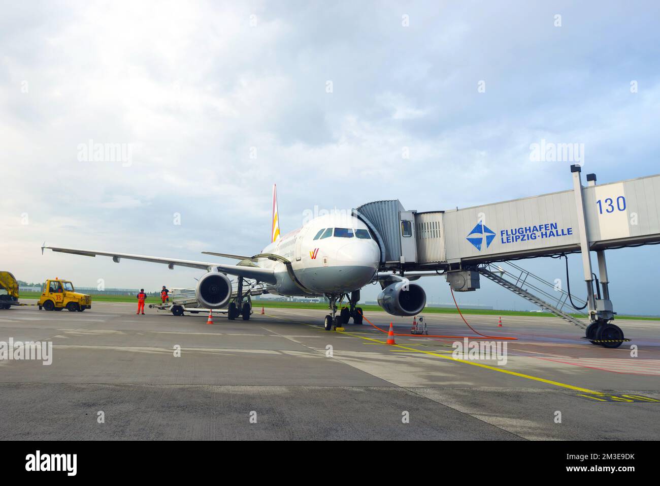 LEIPZIG, ALEMANIA - SEP 11: Avión a reacción Germanwings atracado el 11 de septiembre de 2014. Germanwings GmbH es una aerolínea alemana de bajo coste con sede en Colonia, WHIC Foto de stock