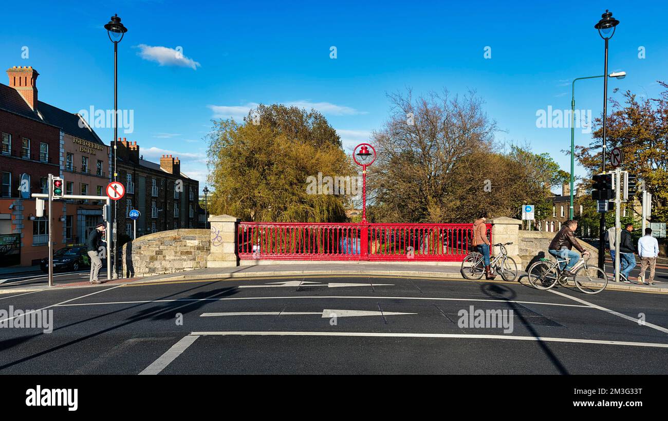 Ciclo de vida rojo fotografías e imágenes de alta resolución Alamy