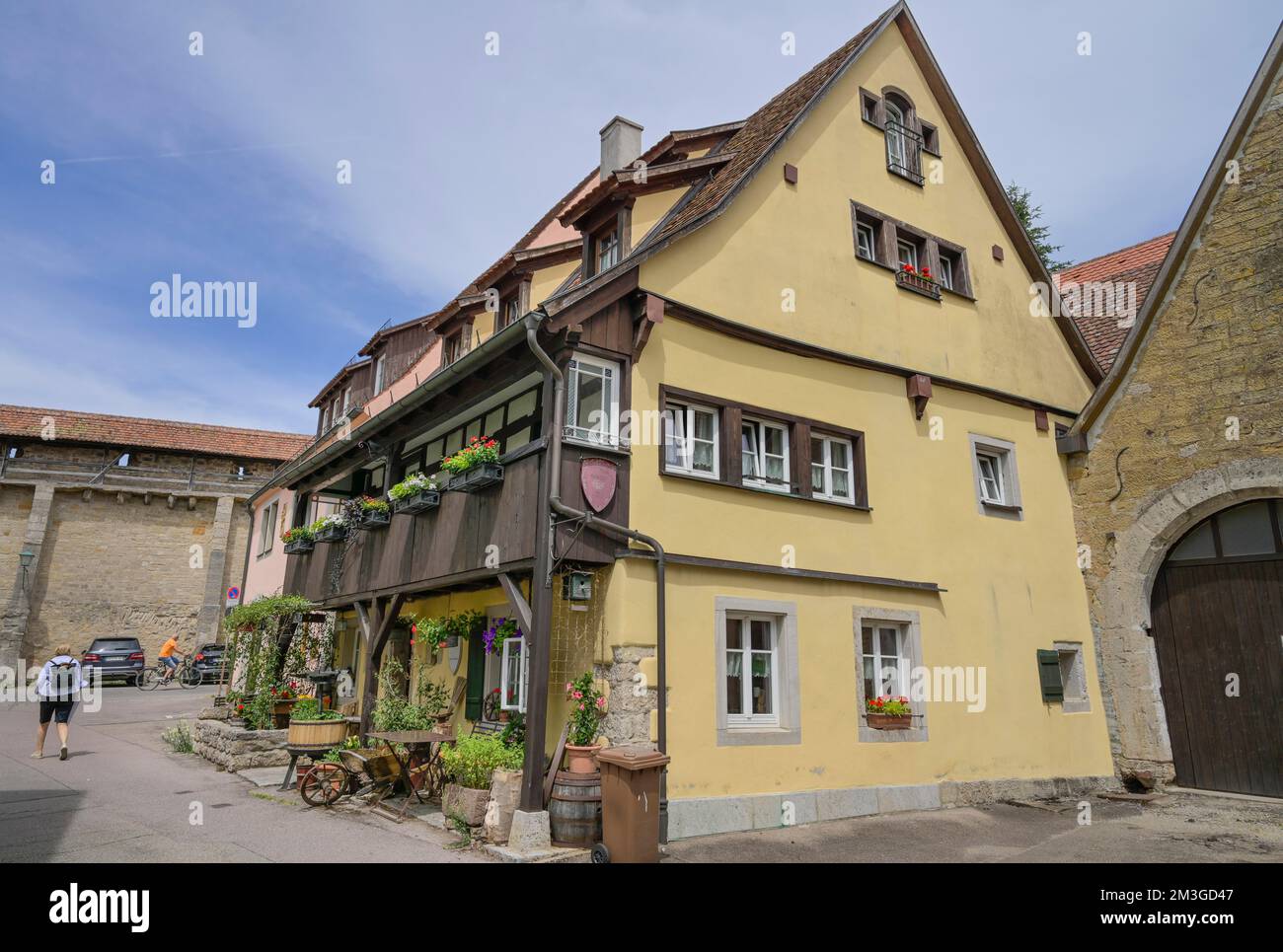 Edificio antiguo, Pension Gerlinger, Schlegeleinsweth, Rothenburg ob der Tauber, Baviera, Alemania Foto de stock