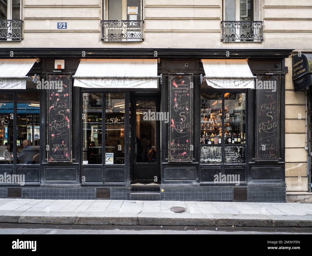 Café St Regis, París, Francia Foto de stock