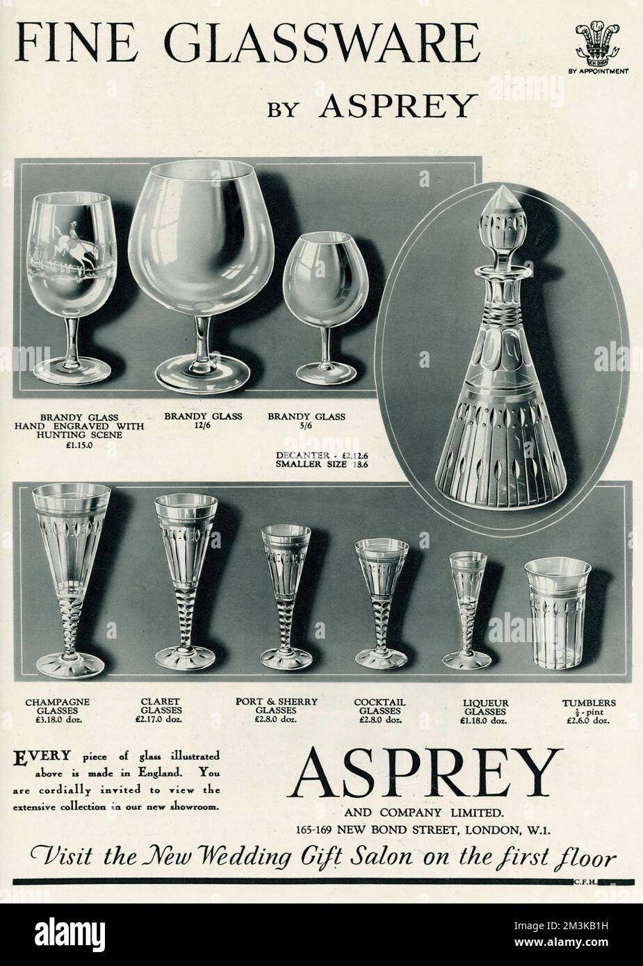 https://c8.alamy.com/compes/2m3kb1h/una-seleccion-de-copas-para-regalo-de-boda-brandy-de-cristal-con-escena-de-caza-grabada-champan-clarete-oporto-y-jerez-coctel-licor-y-vasos-fecha-1934-2m3kb1h.jpg
