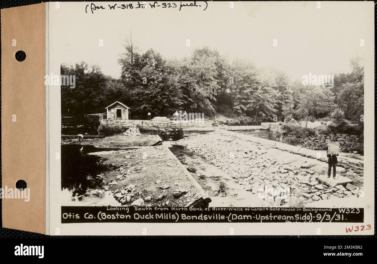 Otis Co (Los molinos del pato de Boston), dique, el lado upstream,  Bondsville, Palmer, Mass., 3 de septiembre de 1931 : mirando al sur de la  orilla norte del río, paredes del