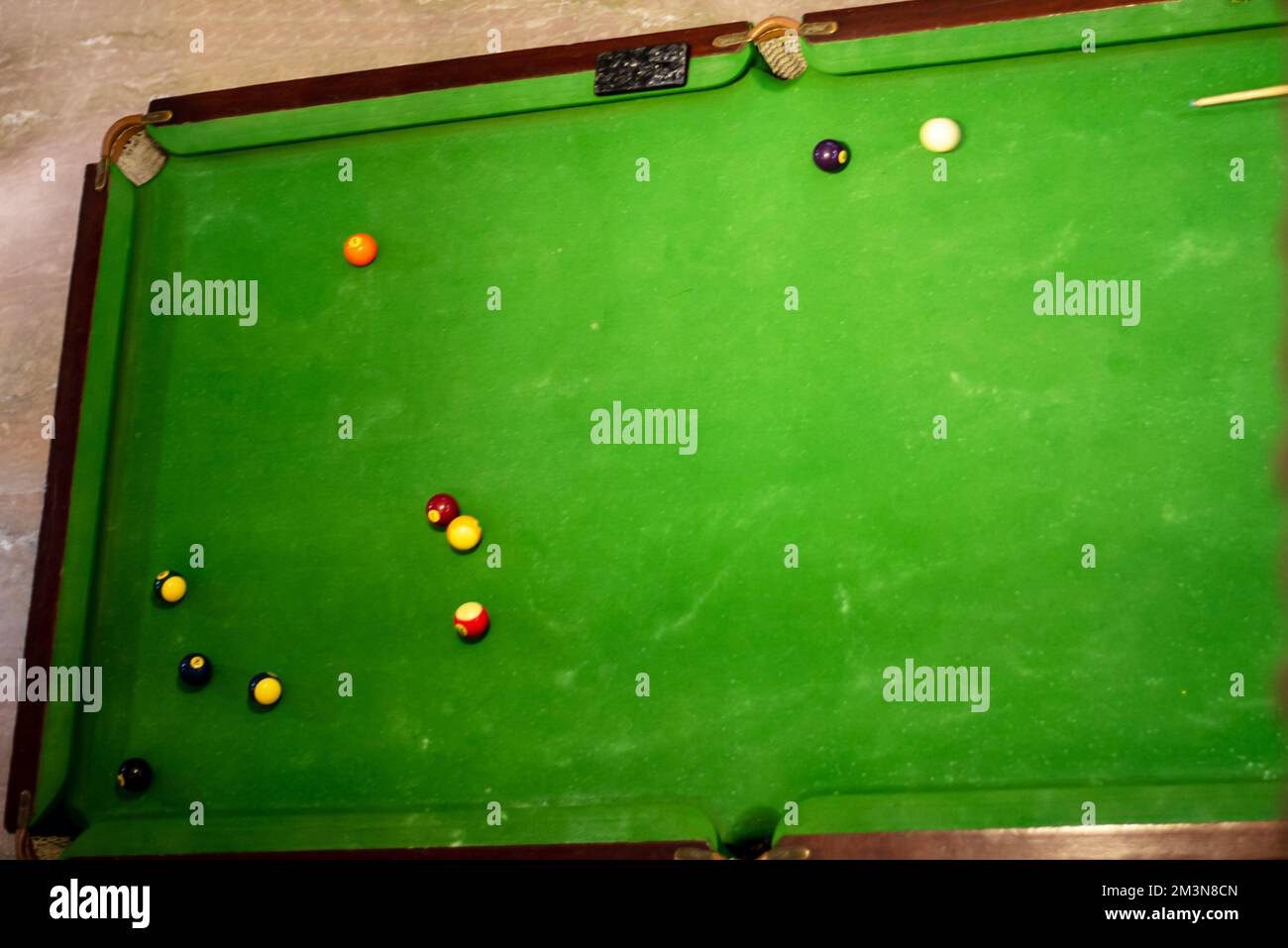 colocación de snooker. Cue y bolas de billar para el bolsillo desde la  vista superior Fotografía de stock - Alamy