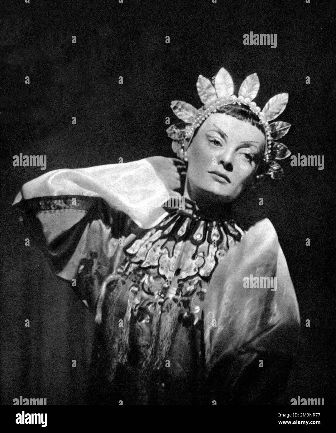 Carol Coombe como Lady Precious Stream en la obra tradicional china del mismo nombre, de S. I. Hsiung. Fecha: 1935 Foto de stock