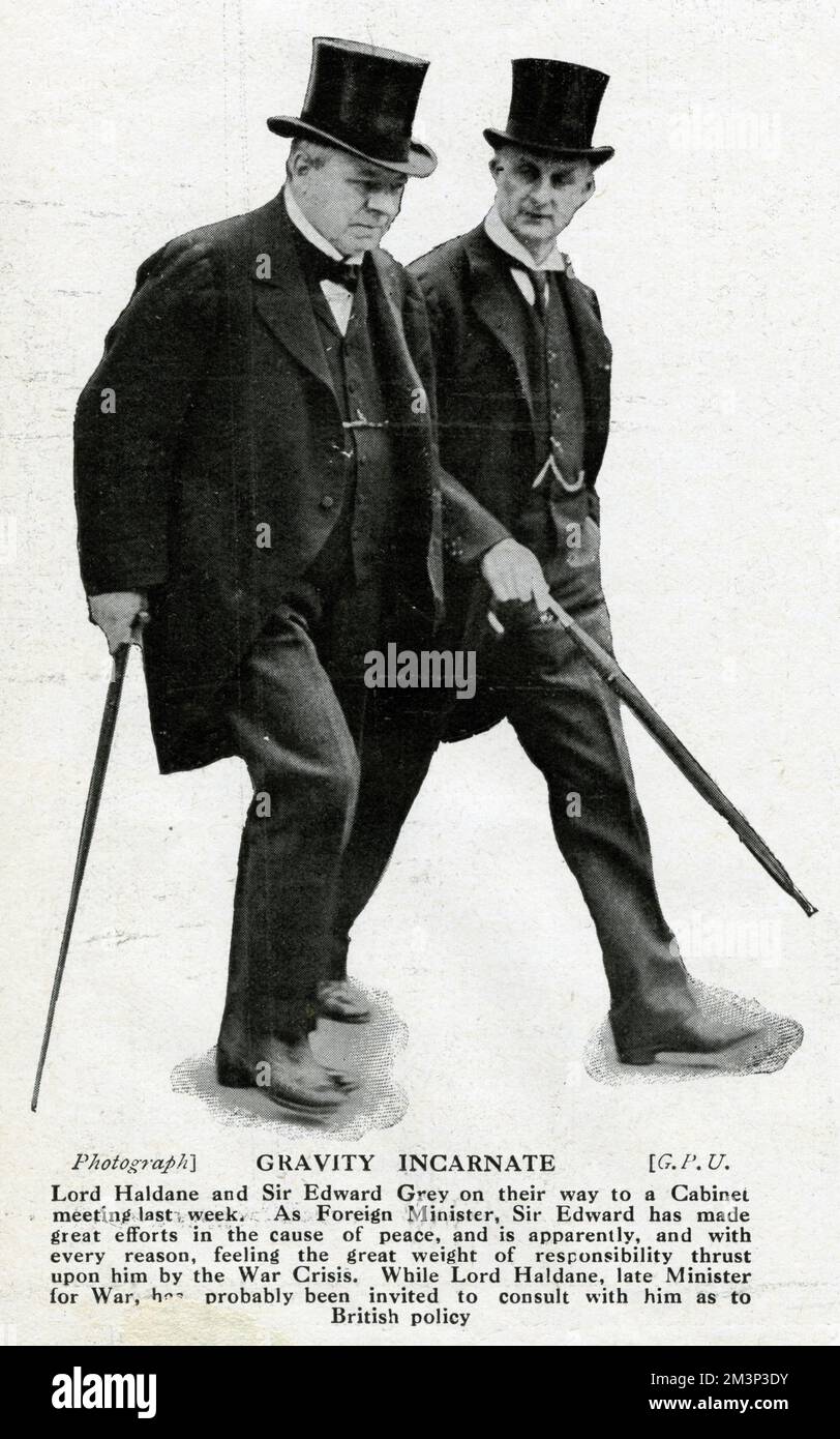 Lord Haldane (Lord Chancellor, ex Secretario de Estado para la Guerra) y Sir Edward Grey (Ministro de Relaciones Exteriores) se dirigían a una reunión del Gabinete durante la crisis que condujo a la Primera Guerra Mundial. Fecha: 1914 Foto de stock