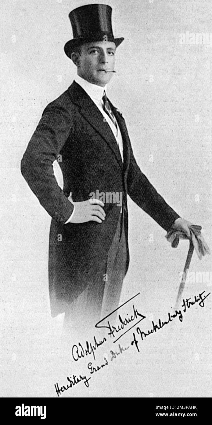 Adolfo Federico VI (17 de junio de 1882 23 – febrero de 1918) fue el último gran duque regnant de Mecklemburgo-Strelitz. Conocido en la sociedad londinense, se suicidó en 1918. Su cuerpo fue encontrado en el canal de Kammer cerca de Neustrelitz con una herida de bala en el pecho. Fecha: 1918 Foto de stock