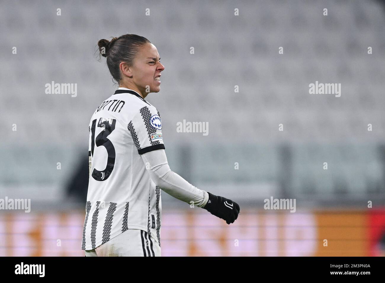 Lisa Boattin (13 Juventus FC) durante la fase de grupos de la Liga Campeones Femeninas de la UEFA, partido de rondas entre la Juventus y Zuerich en el estadio Allianz