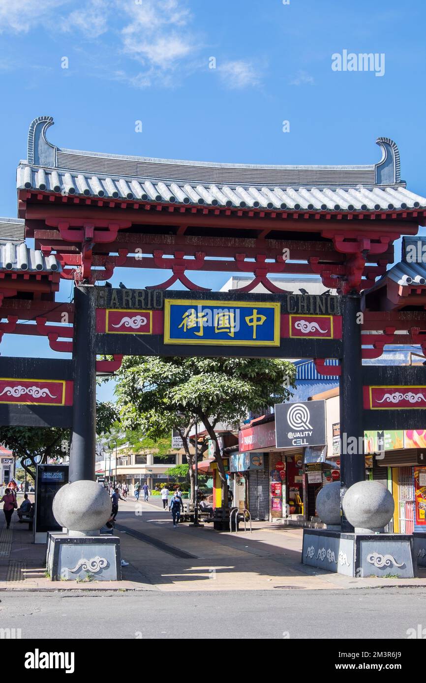 Puerta del Barrio Chino en el centro histórico de la ciudad de San José en Costa Rica Foto de stock