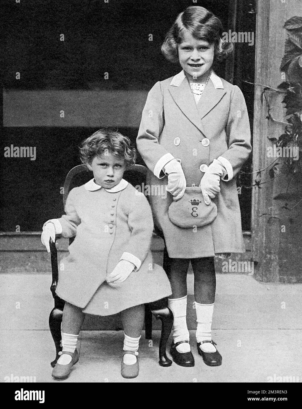 La Princesa Isabel (Reina Isabel II) y su hermana menor, la Princesa