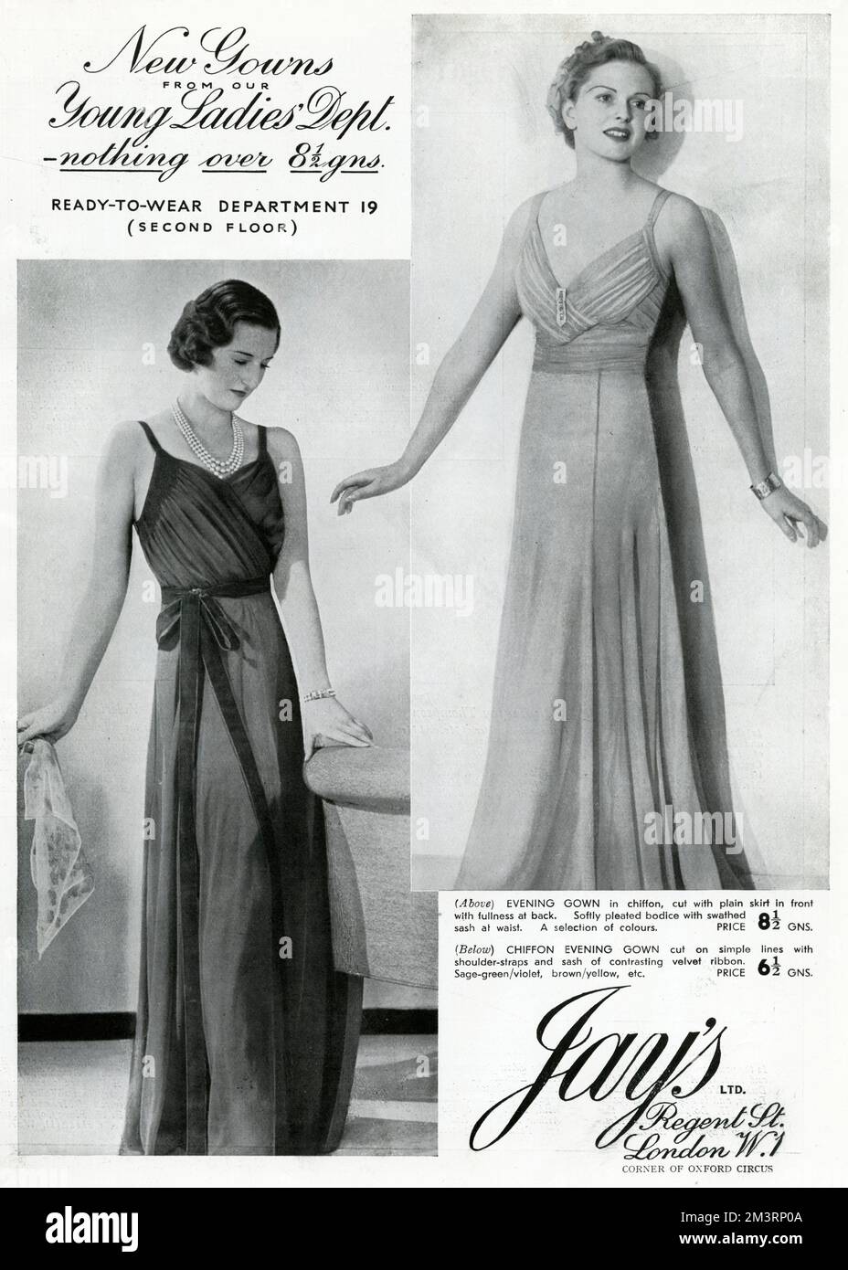 Modelos que llevan batas de noche de baratijas de longitud completa, con  correas para los hombros. 1937 Fotografía de stock - Alamy