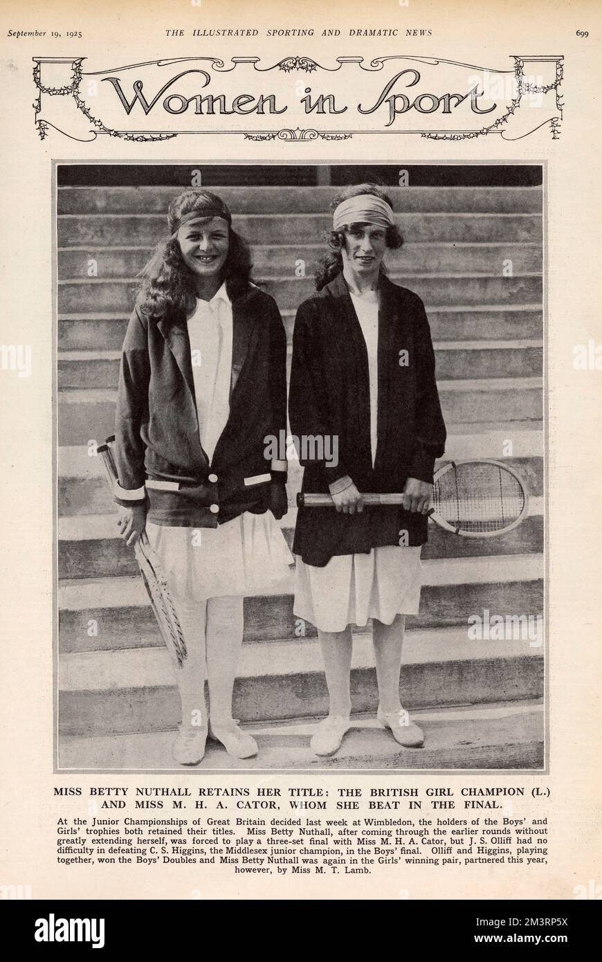 Ganadora y subcampeona del campeonato junior de tenis femenino de Gran Bretaña en Wimbledon en 1925, Miss Betty Nuthall y Miss M. H. A. Cator. Aparece en la sección Mujeres en el deporte del semanario de Noticias dramáticas de Sporting &amp;. 1925 Foto de stock