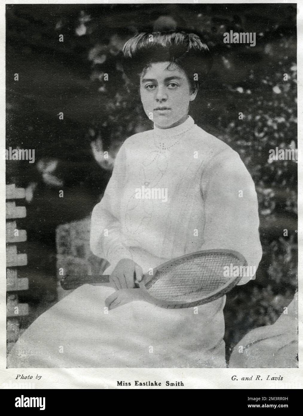 Gwendoline Eastlake-Smith (1883 - 1941), tenista británico, ganó una medalla de oro olímpica en los Juegos Olímpicos de Londres 1908. Fecha: 1905 Foto de stock