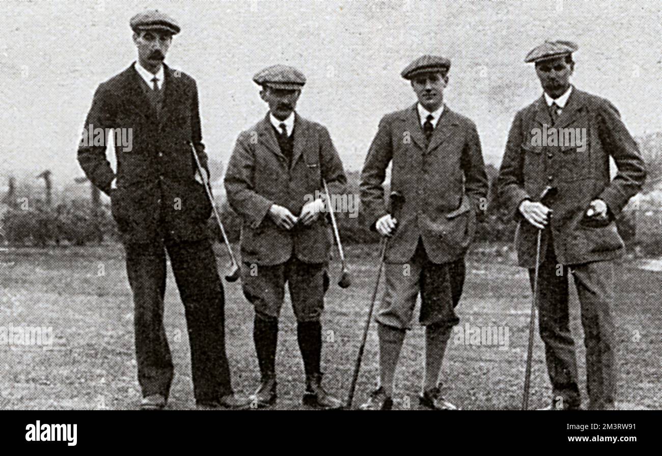 Foursomes profesionales, a saber, John Rowe, W T Jefferies, R S Fernie y James Braid tocando en Sunningdale Fecha: 1914 Foto de stock