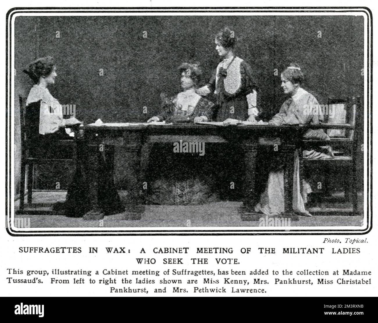 'Sufragetas en cera: Una reunión de gabinete de las damas militantes que buscan el voto.' Las figuras de Emmeline y Christabel Pankhurst, Emmeline Pethwick Lawrence y Annie Kenny, creadas por Madame Tussaud's, una indicación de la prominencia de la campaña de sufragio, y el alto perfil de sus líderes en la época. Foto de stock