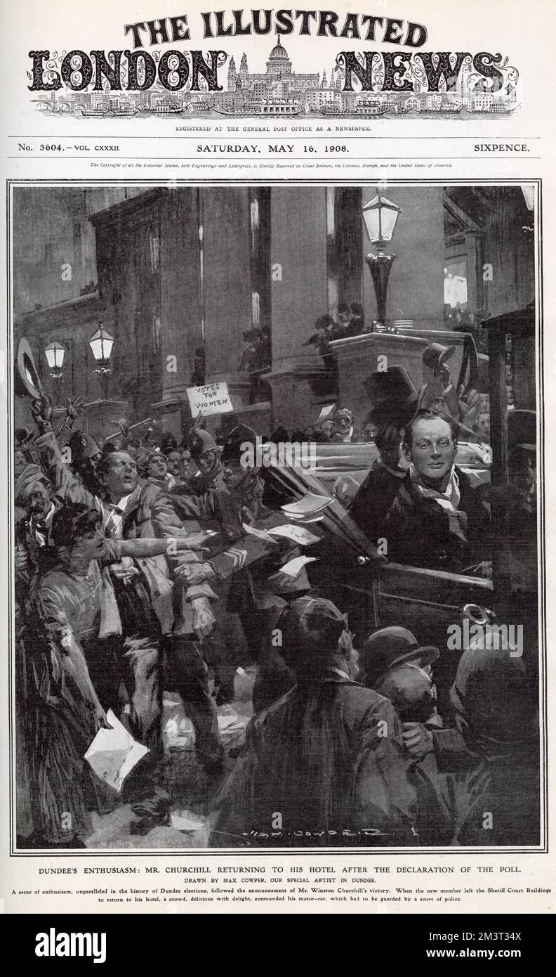 Winston Churchill, su coche rodeado de multitudes regocijantes, regresa a su hotel después de ganar la elección parcial de Dundee en 1908. Observe el cartel de Votos para Mujeres en el fondo. Foto de stock