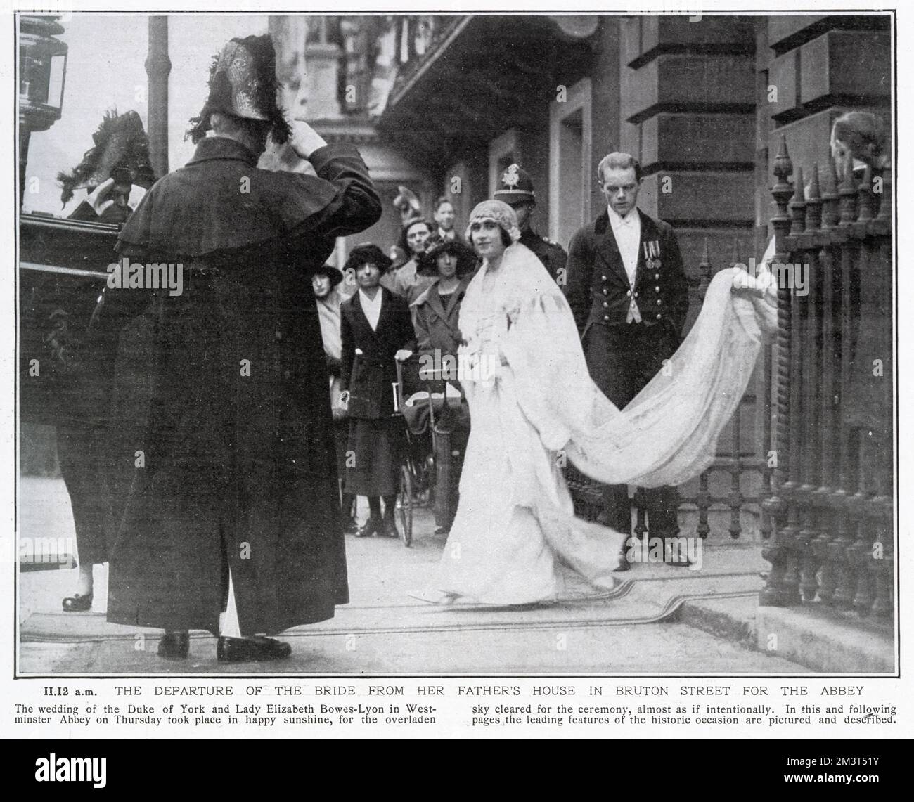 Lady Elizabeth Bowes-Lyon saliendo de la casa de sus padres en 17 Bruton Street en Mayfair, Londres, para casarse en la Abadía de Westminster, Londres. Foto de stock