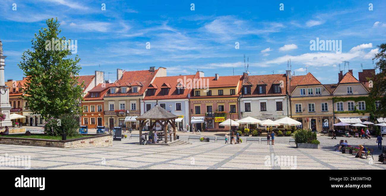 Panorama de la histórica plaza del mercado central en Sandomierz, Polonia Foto de stock