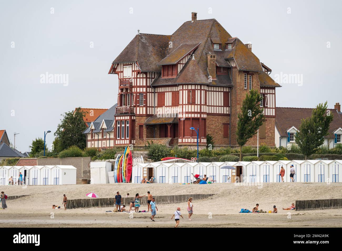 Arquitectura francesa en Le Crotoy, Picardie. Foto de stock
