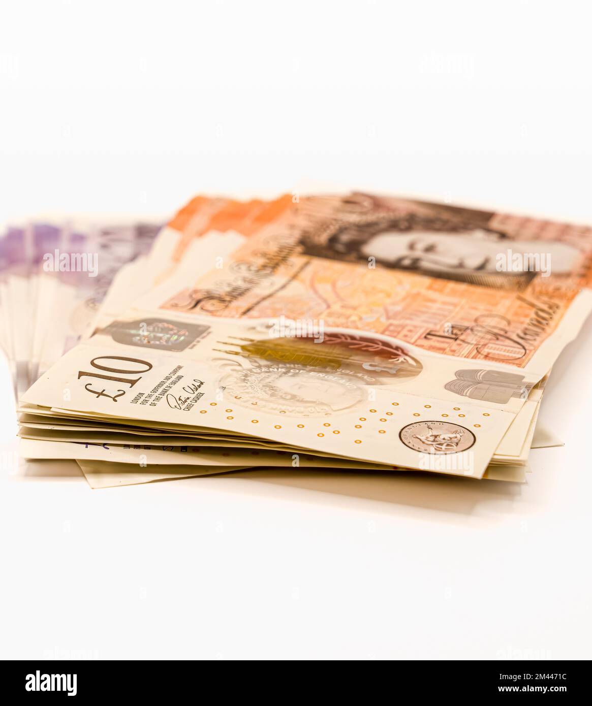 Un detallado primer plano de la nueva moneda de billete de 10 libras