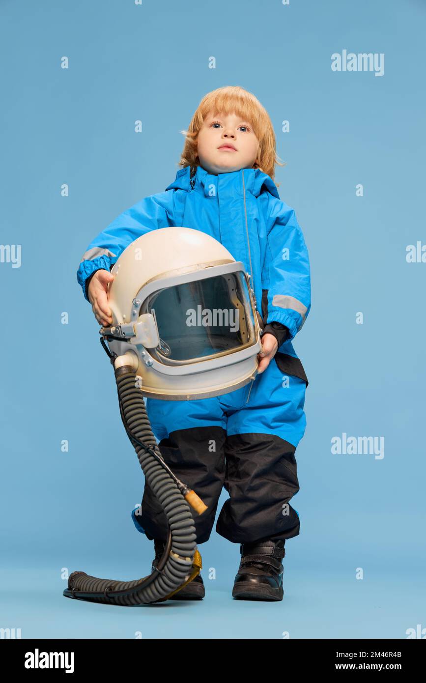 Casco gigante fotografías e imágenes de alta resolución - Alamy