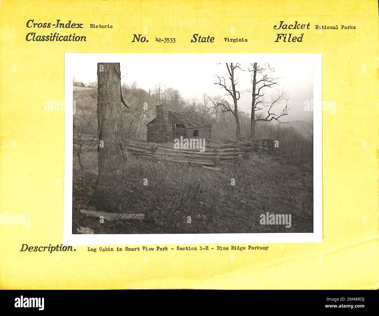 Cabaña de madera en Smart View Park. Leyenda original Cabaña de madera