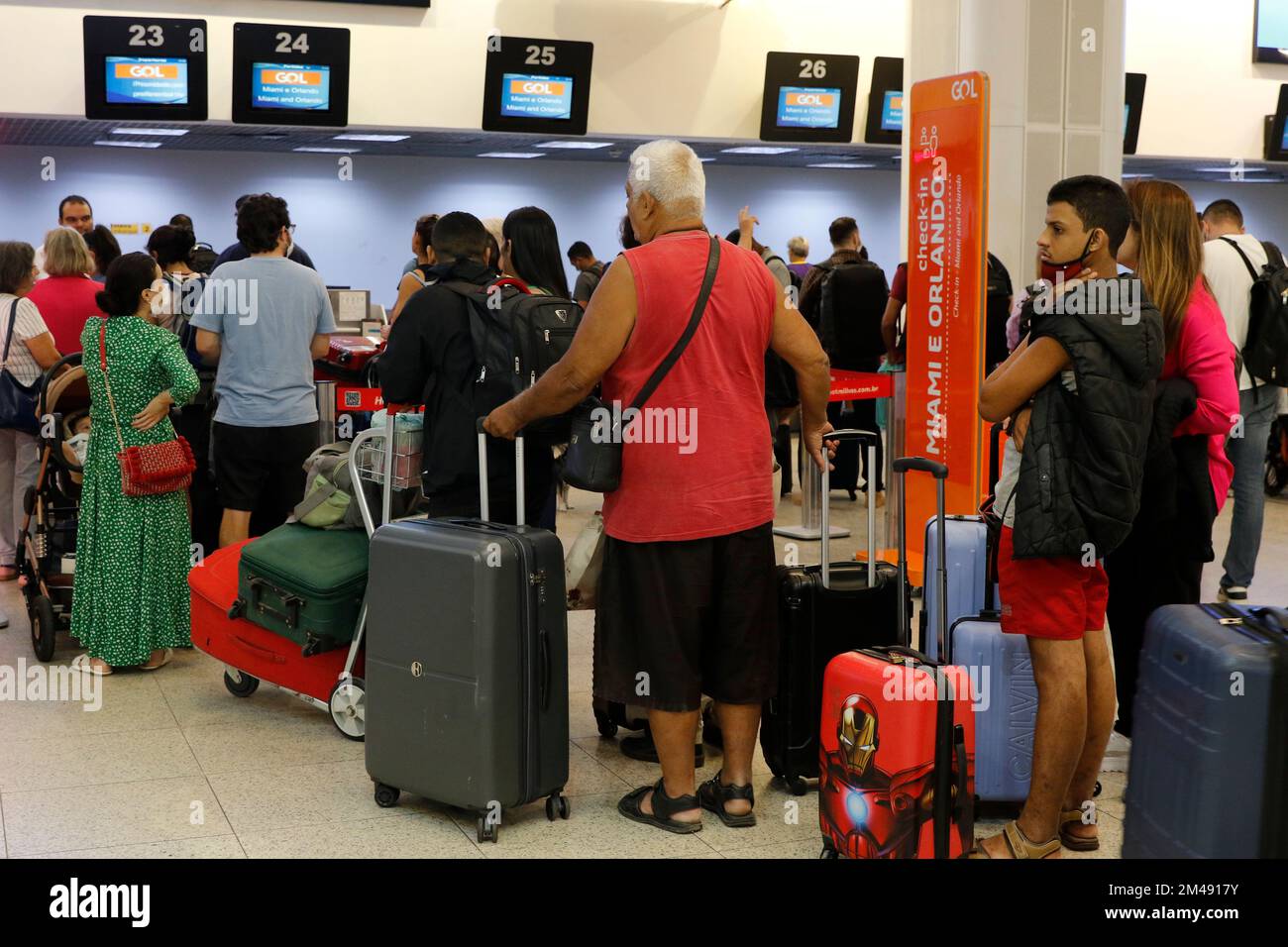 Aeropuerto Santos Dumont de Río de Janeiro. pasajeros de GOL Airlines hacen cola en la para vuelos de llegada y mostrador de facturación y entrega de equipaje Fotografía
