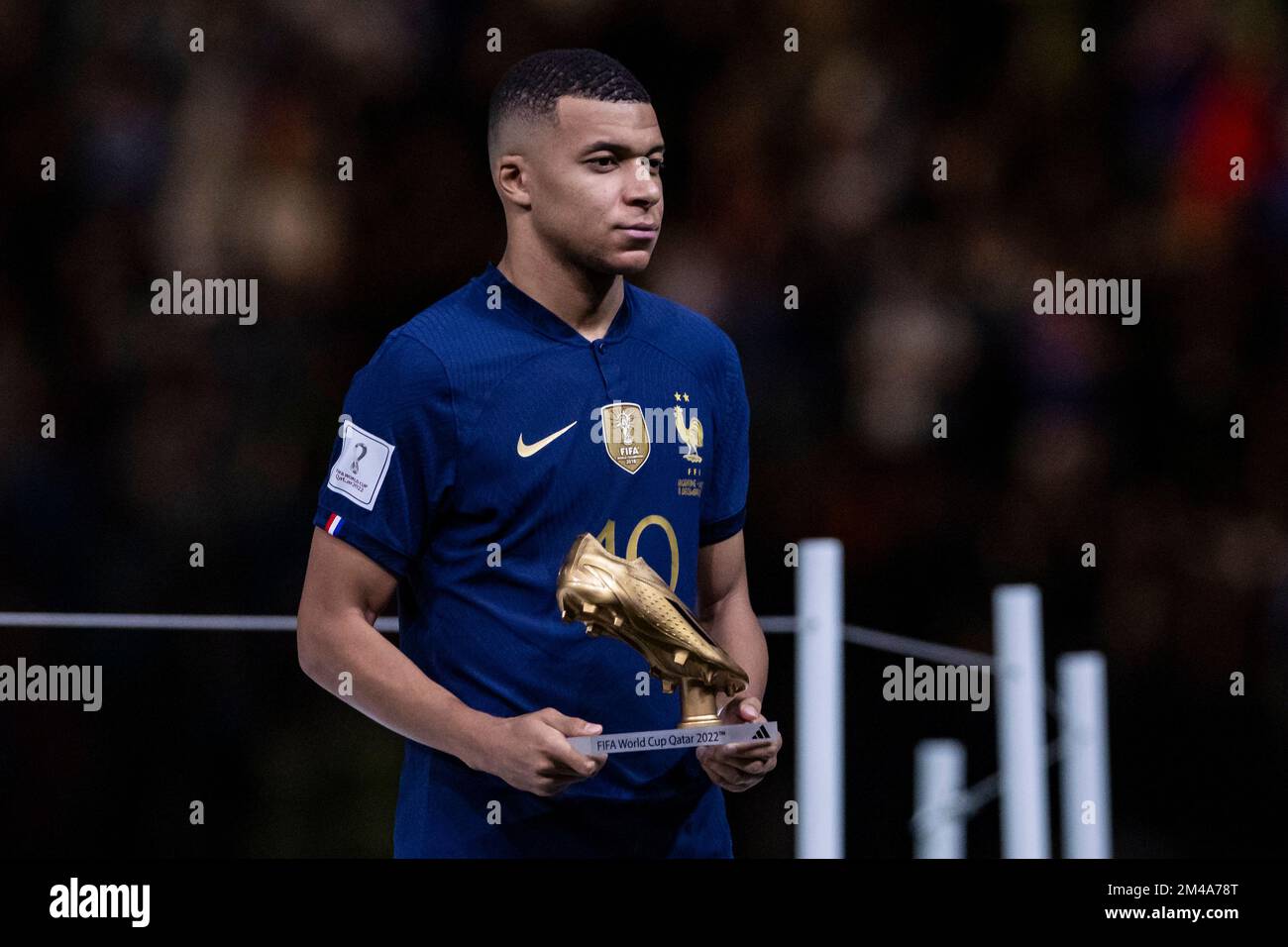 competencia Cereal Sollozos Lusail, Qatar. 18th de diciembre de 2022. Fútbol: Copa del Mundo, Argentina  - Francia, final, final, Lusail Stadium, La francesa Kylian Mbappe con el  adidas Golden Boot Award. Crédito: Tom Weller/dpa/Alamy Live